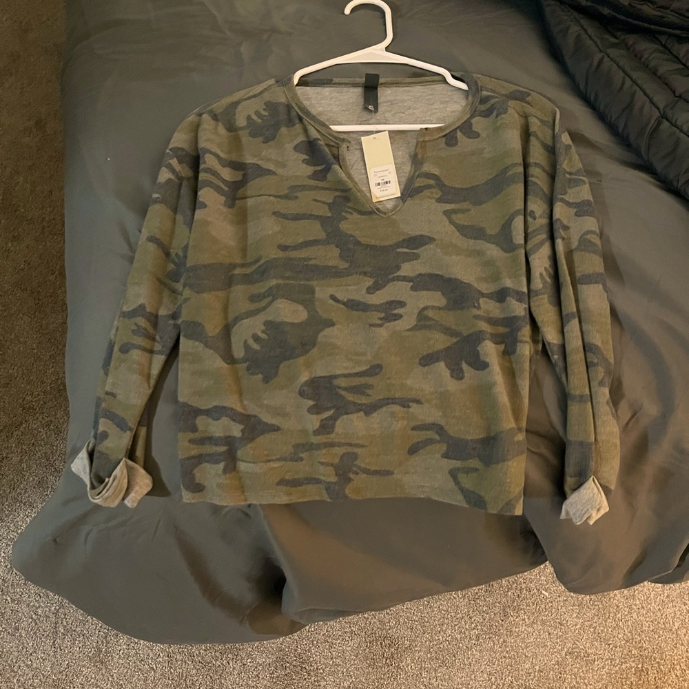Franchescas NWT size:xs camo crop
